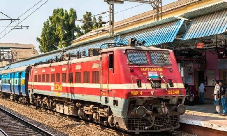 15 अगस्त और जन्माष्टमी पर ट्रेनें फुल, तेजस में भी नहीं बची एक भी सीट!