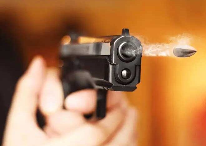 प्रयागराज में दिनदहाड़े पूर्व पार्षद को गोली मारी, हालत गंभीर
