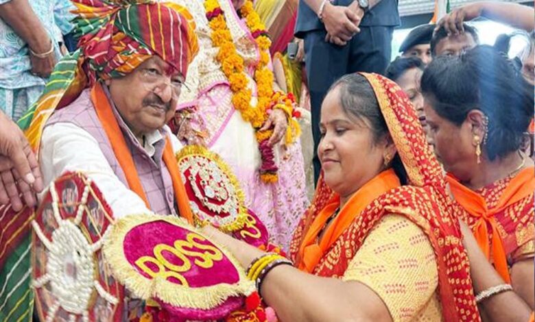 बहन-बेटियों को भारतीय संस्कृति से जुड़े संस्कार दें : मंत्री विजयवर्गीय