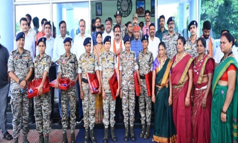 हिड़मा की पूर्व गार्ड ने गृहमंत्री विजय शर्मा को बांधी राखी, अब दंतेश्वरी फाइटर्स का हिस्सा
