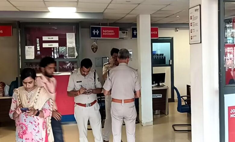 जबलपुर-सिहोरा-में-दिनदहाड़े-डकैती,-माइक्रो-फाइनेंस-बैंक-से-12-किलो-सोना-और-₹5-लाख-लूट