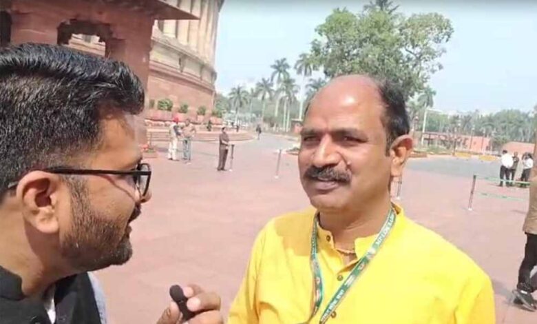 तीसरे-बच्चे-पर-गाय-और-50-हजार-का-इनाम,-पीएम-मोदी-ने-सांसद-की-पहल-को-सराहा