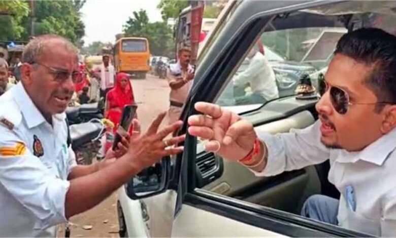 ट्रैफिक-सिपाही-को-टोका-तो-bjp-mlc-के-बेटे-ने-किया-बदसलूकी,-वायरल-वीडियो-से-मची-सनसनी