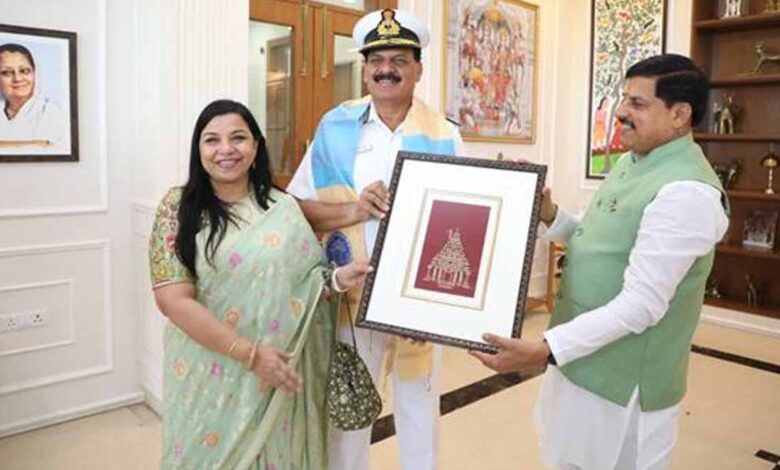 मुख्यमंत्री-डॉ.-यादव-से-एडमिरल-त्रिपाठी-ने-की-सौजन्य-भेंट