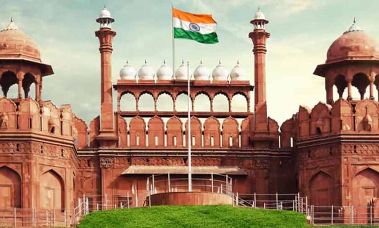 दो-प्रधानमंत्री-जिन्होंने-कभी-नहीं-फहराया-लाल-किले-पर-तिरंगा-–-जानें-इसके-पीछे-का-कारण