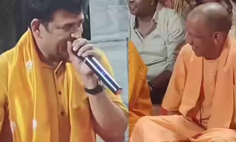 कान्हा-जन्मोत्सव-में-रविकिशन-का-रंगीन-अंदाज,-cm-योगी-भी-हंसी-रोक-न-सके