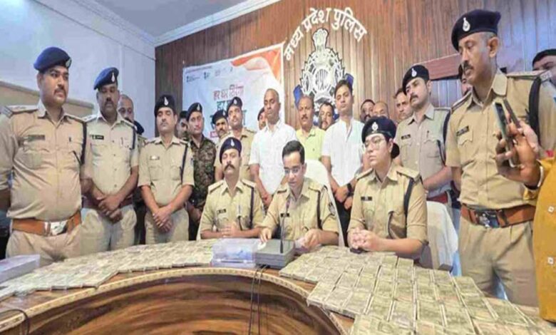 छतरपुर: 61 लाख की एटीएम लूट का राज़फाश, फ्रेंचाइजी संचालक और उसका भाई निकले मास्टरमाइंड