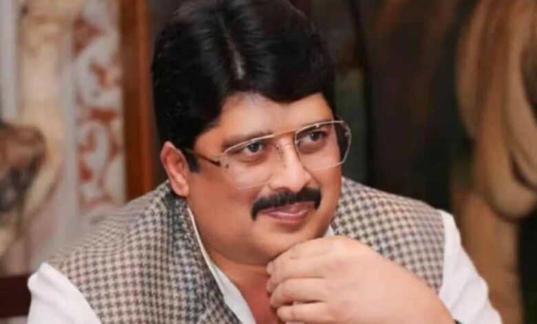राजा भैया की मांग: संविधान से हटाए जाएं ‘समाजवाद’ और ‘धर्मनिरपेक्ष’ शब्द