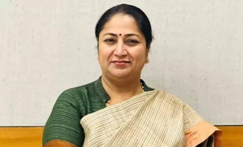 aap-ने-उठाया-नया-आरोप,-रेखा-गुप्ता-सरकार-पर-तिरंगा-घोटाले-का-शिकंजा