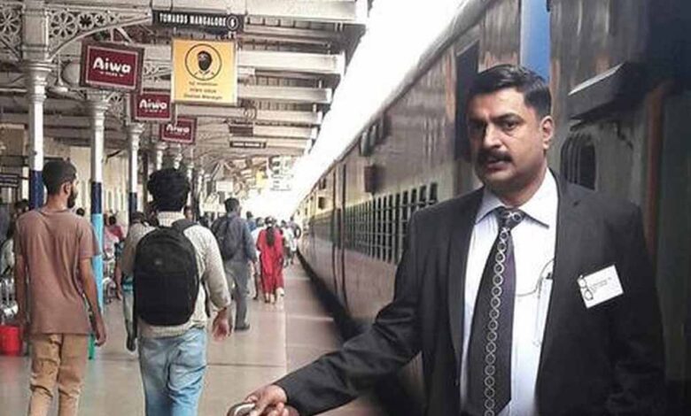 रेलवे-में-बड़ा-बदलाव:-tte-की-ई-अटेंडेंस-शुरू,-आधार-से-होगा-साइन-इन-और-आउट
