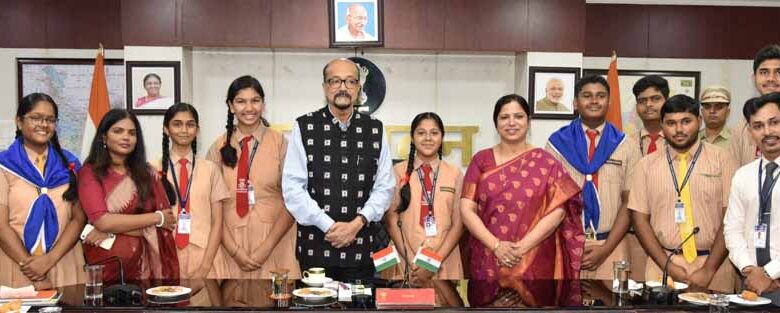 राज्यपाल-से-मिले-हाई-स्कूल-के-विद्यार्थी