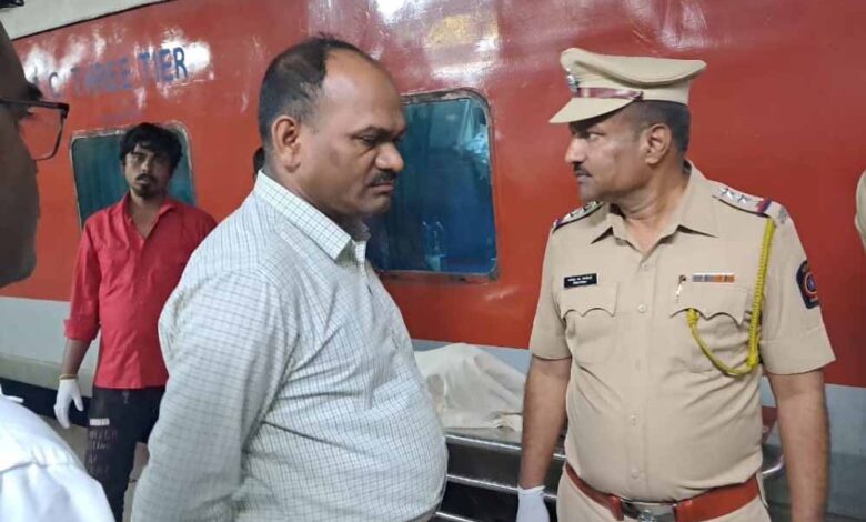 मुंबई-कुशीनगर-एक्सप्रेस-में-सनसनी:-ac-कोच-के-टॉयलेट-से-मिला-5-साल-की-बच्ची-का-शव