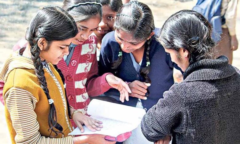 कक्षा-9वीं-12वीं-के-छात्रों-के-लिए-राहत,-अब-परीक्षा-फार्म-भरना-हुआ-आसान