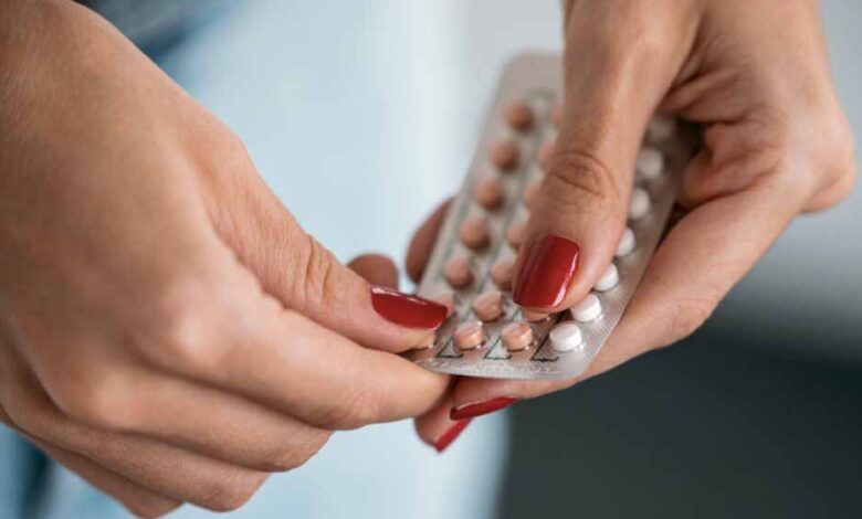 पीरियड्स-रोकने-वाली-गोलियों-का-साइड-इफेक्ट:-क्यों-बढ़-जाता-है-ब्लड-क्लॉट-का-खतरा?