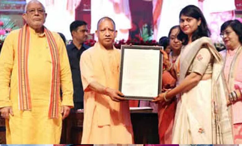 थारू-जनजाति-की-बेटियों-का-चयन-निष्पक्ष-प्रक्रिया-का-जीवंत-उदाहरण-सीएम-योगी