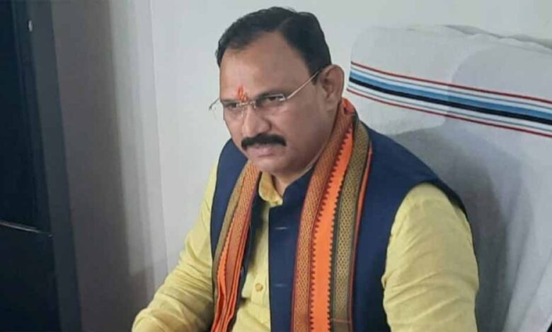 एनएचएम कर्मचारियों की हड़ताल पर सियासत तेज, स्वास्थ्य मंत्री जायसवाल ने कांग्रेस को घेरा