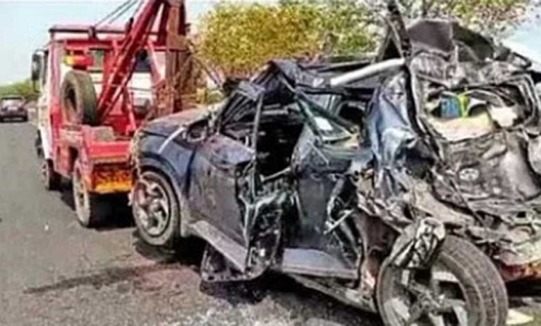 लखनऊ-से-आगरा-लौट-रहे-एसडीएम-की-एक्सप्रेस-वे-पर-दर्दनाक-हादसे-में-मौत