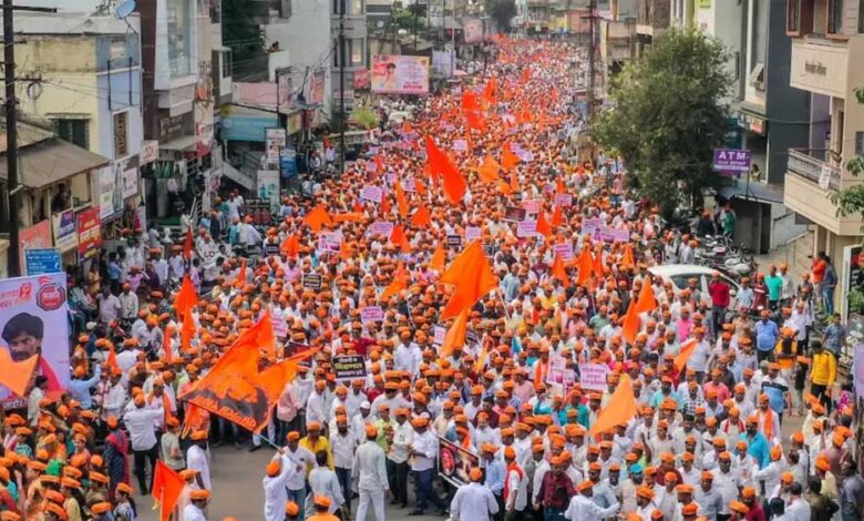 मराठा-आरक्षण:-मनोज-जरांगे-की-भूख-हड़ताल,-समर्थकों-का-सरकार-पर-दबाव