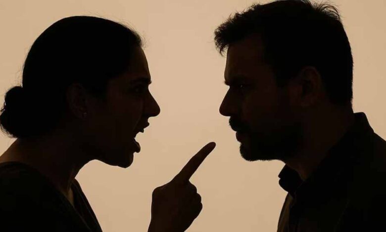 लव-मैरिज-के-15-दिन-बाद-पत्नी-ने-पति-को-पीटा,-पति-ने-दिया-तीन-तलाक