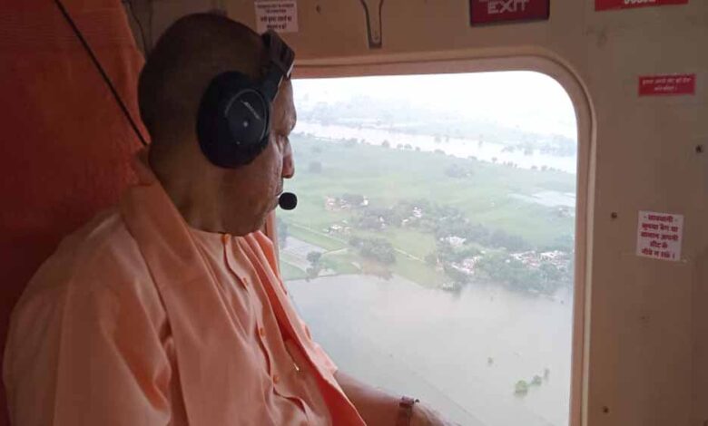 मुख्यमंत्री-योगी-आदित्यनाथ-ने-गाजीपुर-में-किया-बाढ़-का-हवाई-सर्वे