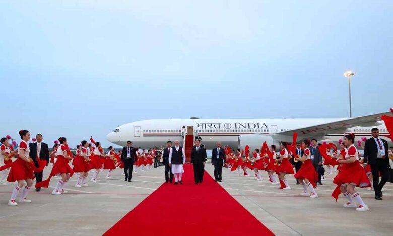 pm-मोदी-पहुंचे-चीन,-एयरपोर्ट-पर-हुआ-भव्य-स्वागत;-sco-समिट-में-होगी-अहम-मौजूदगी