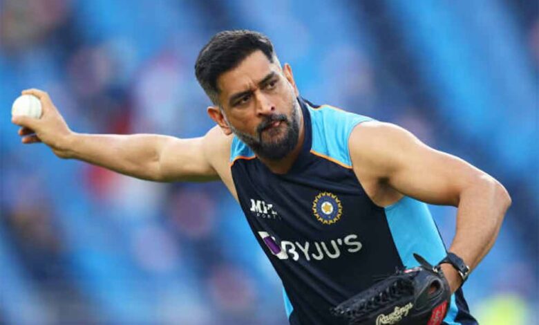 t20-world-cup-2026:-धोनी-को-bcci-का-बड़ा-ऑफर,-पूर्व-क्रिकेटर-ने-ली-चुटकी