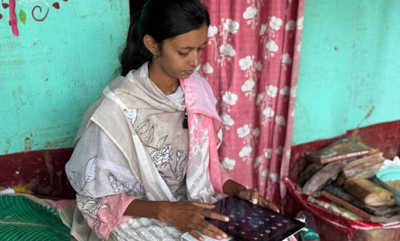 रायपुर-:-बाढ़-में-बही-पुस्तकें,-टेबलेट-भी-हुआ-खराब,-पर-नहीं-रुकेगी-पूनम-की-प्रतियोगी-परीक्षा-की-तैयारी