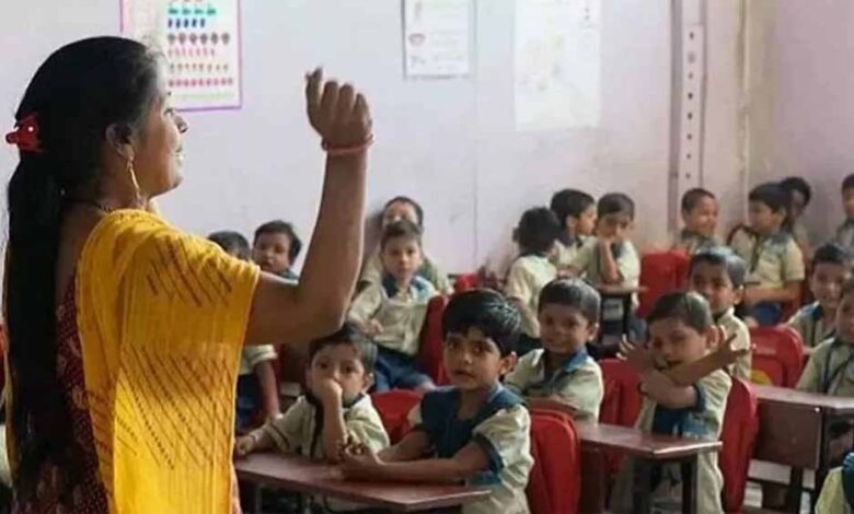 शिक्षकों-के-लिए-नई-शर्त:-2-साल-में-पास-करनी-होगी-tet,-नहीं-तो-जाएगी-नौकरी