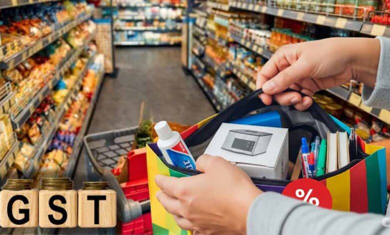 जूते-चप्पल-और-कपड़े-होंगे-सस्ते,-gst-काउंसिल-ने-घटाए-टैक्स-स्लैब