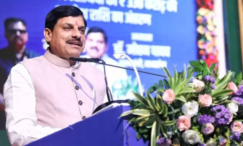 शिक्षक-दिवस-पर-cm-मोहन-यादव-ने-किया-गुरुजनों-का-सम्मान,-देखें-मेगा-गिफ्ट-का-खुलासा!