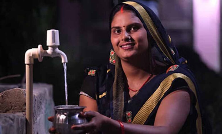 हर-घर-में-नल-से-पानी:-ग्रामीण-महिलाओं-के-संघर्ष-की-कहानी-बदली