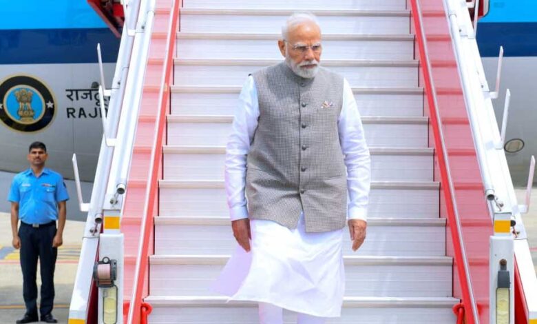 राज्यपाल-व-सीएम-योगी-ने-काशी-में-किया-प्रधानमंत्री-का-स्वागत