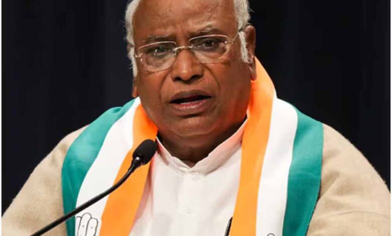 कांग्रेस-पर-खरगे-का-सख्त-संदेश:-काम-नहीं-करने-वालों-को-तुरंत-पार्टी-से-बाहर-निकालो