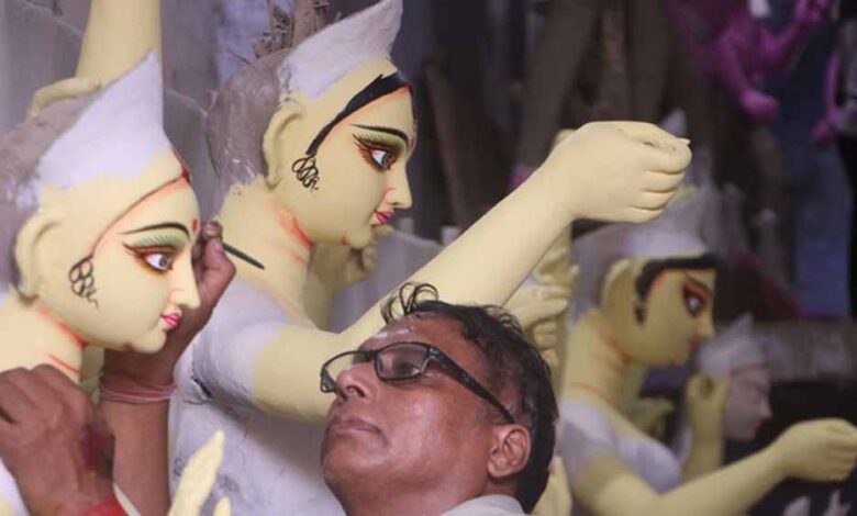 काशी-से-ओडिशा-और-लखनऊ-तक-जाएँगी-दुर्गा-प्रतिमाएं,-64-देवी-देवताओं-की-मूर्तियां-होंगी-रवाना