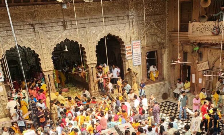 बांके-बिहारी-मंदिर-में-बड़ा-बदलाव:-vip-एंट्री-से-लेकर-दर्शन-की-टाइमिंग-तक-सबकुछ-बदला