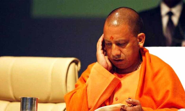 मुख्यमंत्री-योगी-आदित्यनाथ-पहुंचे-दिगंबर-अखाड़ा,-महंत-सुरेश-दास-महाराज-के-स्वास्थ्य-की-ली-जानकारी