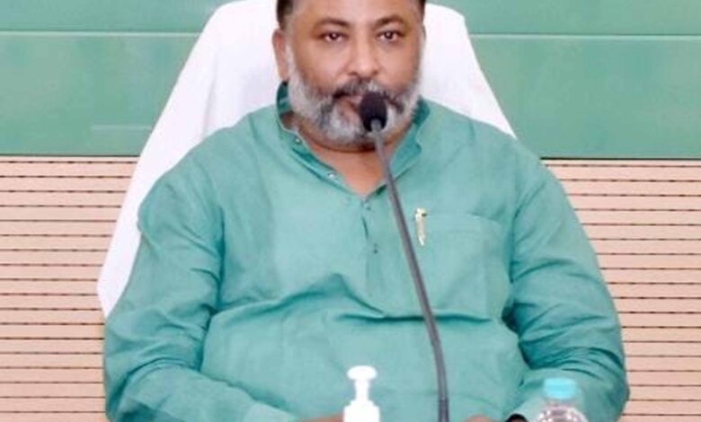 नशे-की-हालत-में-बस-चलाने-वाले-चालक-कि-संविदा-समाप्त