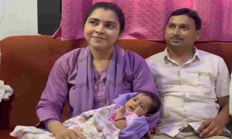 20-दिन-की-बेटी-को-गोद-में-लेकर-dsp-बनीं-मैहर-की-वर्षा,-पहली-रैंक-से-किया-इतिहास!