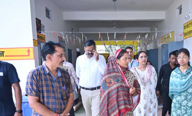 रायपुर-:-मंत्री-श्रीमती-लक्ष्मी-राजवाड़े-ने-बलरामपुर-में-विभिन्न-संस्थाओं-का-किया-निरीक्षण