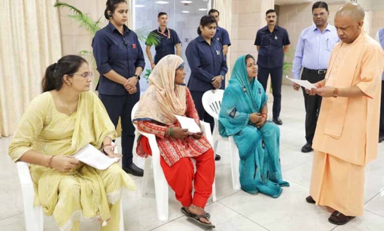 सीएम-का-जनता-दर्शन:-रायबरेली-से-आए-मरीजों-को-तुरंत-भर्ती-कराने-के-निर्देश