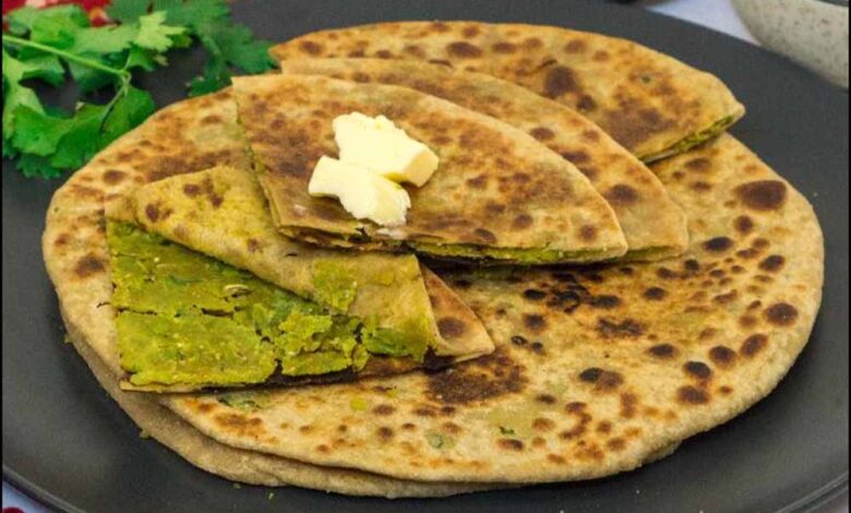 सुबह-के-नाश्ते-के-लिए-बेस्ट:-मिनटों-में-बनाएं-स्वादिष्ट-मटर-का-पराठा