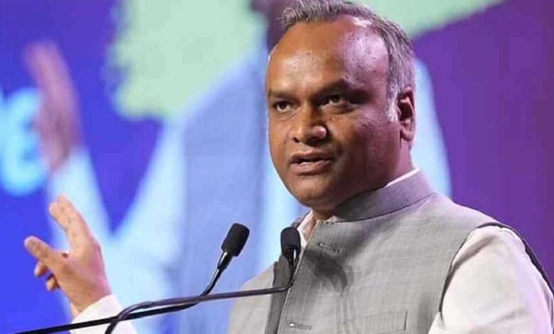चुनाव-से-पहले-प्रियांक-खरगे-का-बयान-बना-कांग्रेस-के-लिए-मुश्किल?-‘हिंदू-धर्म-ने-सम्मान-नहीं-दिया’-पर-मचा-बवाल
