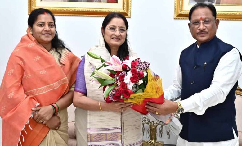 मुख्यमंत्री-साय-से-केंद्रीय-महिला-एवं-बाल-विकास-मंत्री-श्रीमती-अन्नपूर्णा-देवी-ने-की-सौजन्य-भेंट