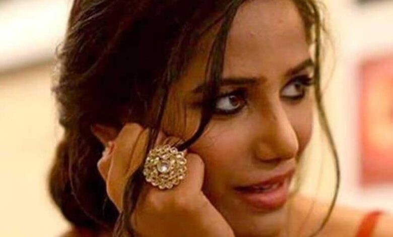 लव-कुश-रामलीला-में-पूनम-पांडेय-निभाएंगी-मंदोदरी-का-रोल,-जानिए-कौन-बनेगा-रावण?