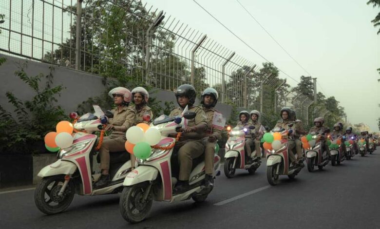 सीएम-योगी-की-यूपी-पुलिस-के-18-हजार-से-अधिक-पुलिसकर्मियों-ने-प्रदेश-भर-में-निकाली-बाइक-रैली