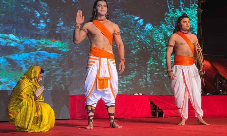 अयोध्या-में-120-फीट-के-मंच-पर-थ्रीडी-तकनीक-के-साथ-शुरू-हुई-भव्य-रामलीला