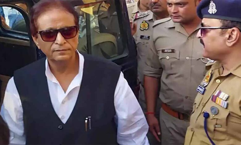आजम-खान-को-मिली-राहत:-जेल-से-बाहर-निकलते-ही-बेटों-संग-रामपुर-रवाना