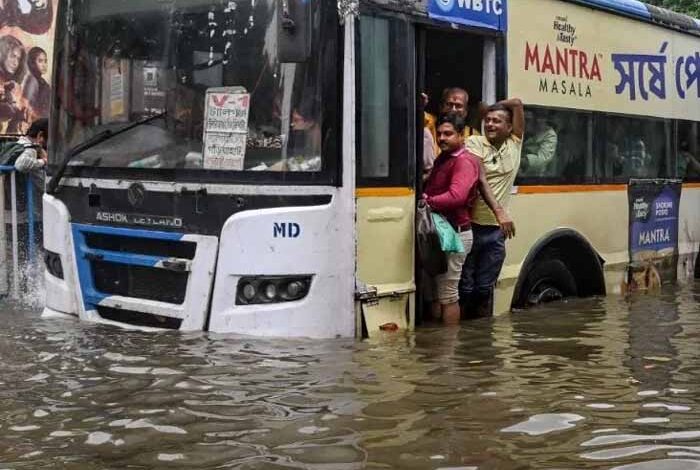 कोलकाता-में-बारिश-का-कहर:-पानी-में-करंट,-5-लोगों-की-मौत,-मौसम-विभाग-ने-जारी-किया-रेड-अलर्ट