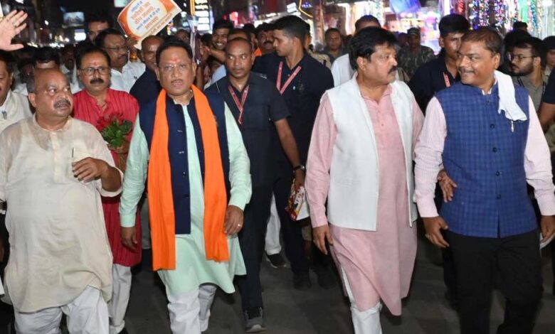 रायपुर : जीएसटी बचत उत्सव का जायजा लेने बाजार पहुंचे मुख्यमंत्री  साय