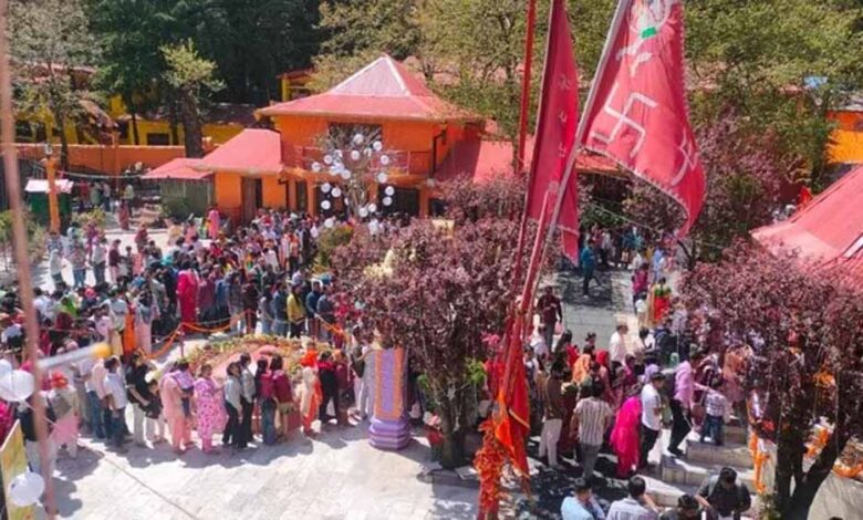 नैना-देवी-धाम-में-उमड़ी-श्रद्धालुओं-की-भीड़,-हरियाणा-के-डिप्टी-स्पीकर-ने-भी-किए-दर्शन